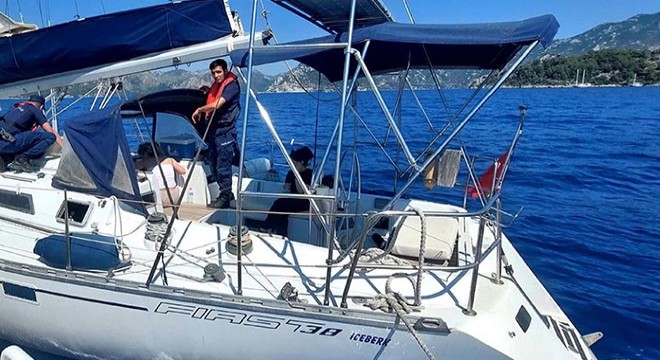 Yelkenli teknede 38 kaçak göçmen yakalandı