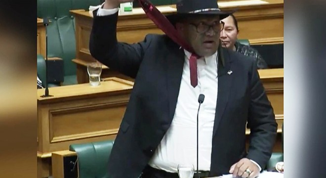 Yeni Zelanda parlamentosunda ‘kravat'krizi