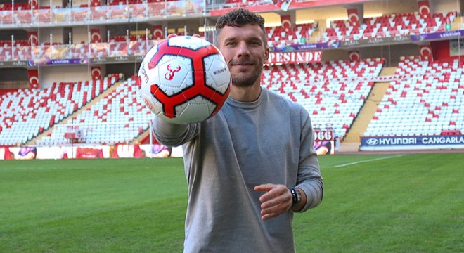 Yıldız futbolcu Podolski, tanıtım elçisi oldu