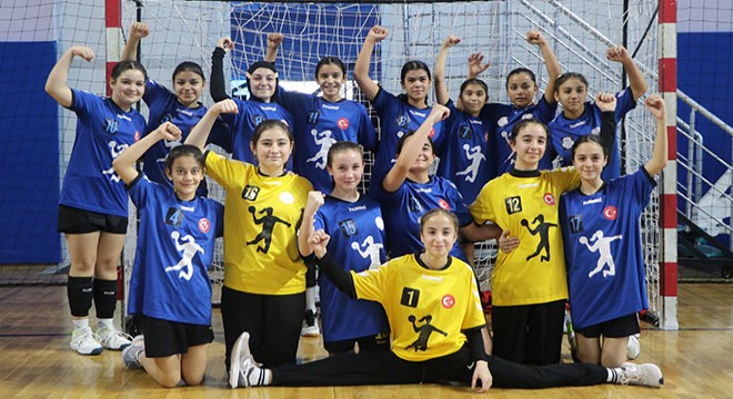 Yıldız kız ve erkekler hentbol yarı final maçları başladı