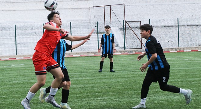 Yıldızlar futbolda kozlarını paylaşıyor