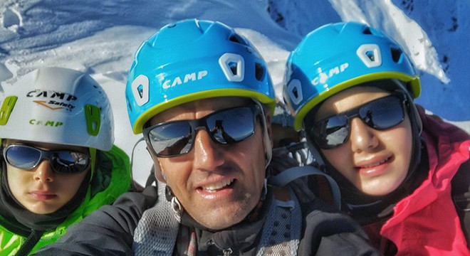 Yılmaz Sevgül iki oğluyla dağda kutlama yaptı