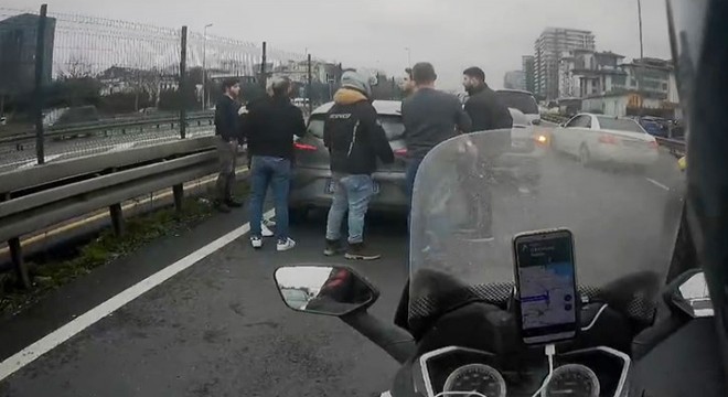 Yol verme tartışması yumruklu kavgaya dönüştü