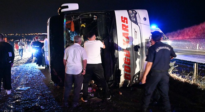 Yolcu otobüsü devrildi: 40 yaralı