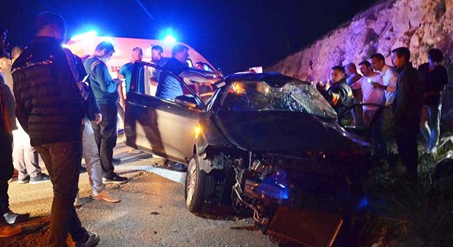 Yolcu otobüsü ile otomobil çarpıştı: 4 ölü