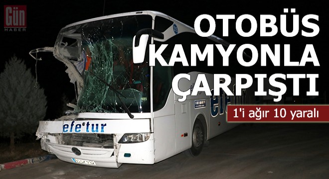 Yolcu otobüsü kamyonla çarpıştı: 1'i ağır 10 yaralı