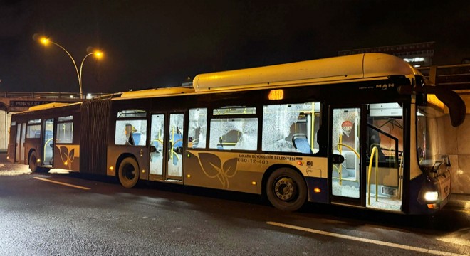 Yolcu otobüsüne saldırı: Camlarını tuzla buz etti