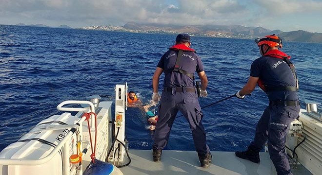 Bodrum'dan Yunanistan'a yüzerek geçmeye çalıştılar