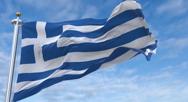 Yunanistan'da orman yangını fabrikalara sıçradı