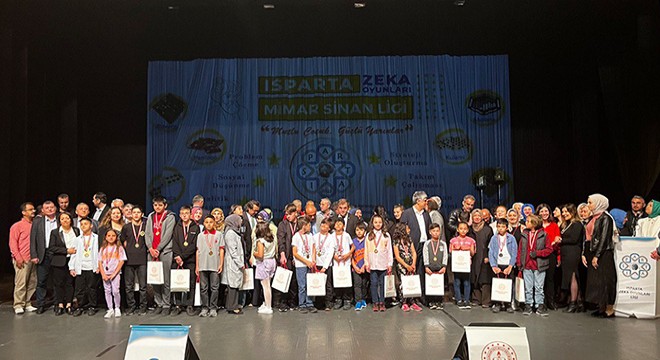 Zeka Oyunları Ligi'nde başarılı öğrencilere ödül