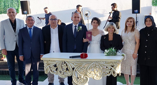 Zeynep Özal, Isparta'da düğüne katıldı