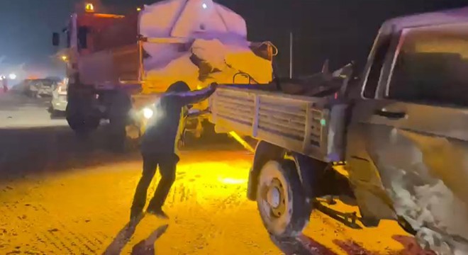 Zincirleme trafik kazası: 95 araç hasar gördü