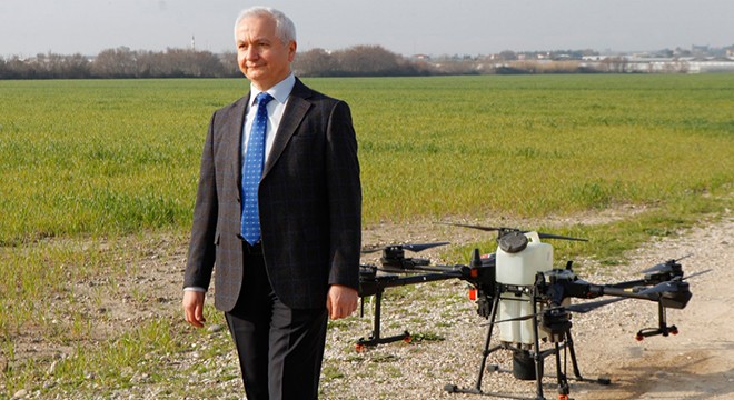 Ziraat Fakültesi Aksu Çiftliği'nde dron ile herbisit uygulaması