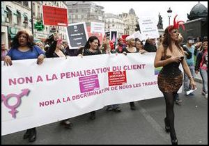 Fransızlar 'Fahişeme dokunma' dedi