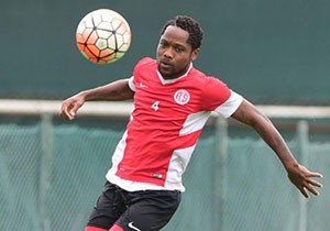 Antalyaspor'da 4 futbolcunun sözleşmesi sona eriyor
