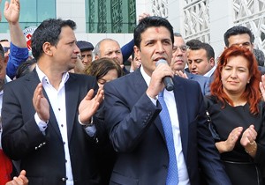 Genç, mazbatasını aldı koltuğa oturdu