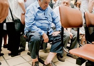 Hastanede sırasını böyle bekledi