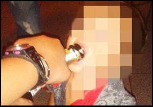 Oğluna zorla içki içiren kadın polis tarafından aranıyor