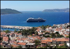 Turistler denizden geldi