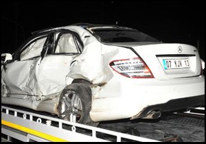 Antalya'da 2 kazada 5 kişi yaralandı