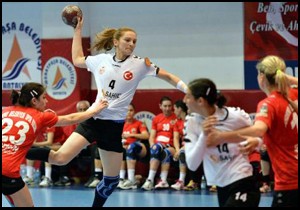 Paşa'nın Melekleri kupada rakibini yendi