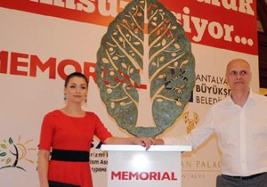 Tatil için geldiği Antalya’da kanseri yendi