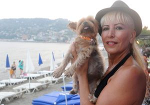 Köpeği yüzünden 2 gün sokakta yattı