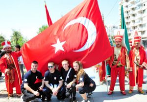 Muay Thai'ye mehteranlı açılış