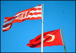 Konyaaltı'na dev bayrak