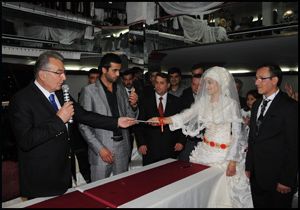 Nikah şahitliği yaptı