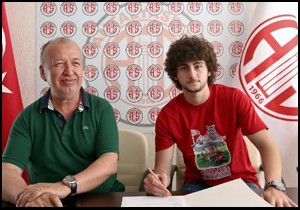 Antalyaspor'a Oğuz'dan imza