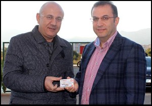 Vali türker'e passolig kartı