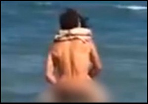 Güpegündüz denizde seviştiler