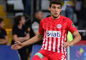 Antalyaspor Salih Dursun'la 3 yıllık sözleşme imzaladı
