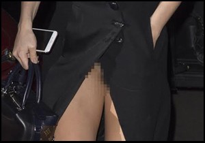 Sokağa iç çamaşırsız çıktı