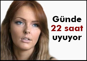 Günde 22 saat uyuyor